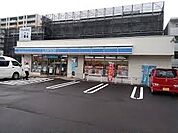 ローソン札幌北3条西二十丁目店 210m
