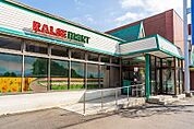 ラルズマート16条店 367m