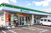 ファミリーマート札幌旭町7丁目店 222m