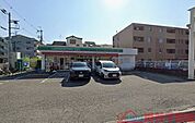 ローソンストア100摂津昭和園店 徒歩5分。 350m