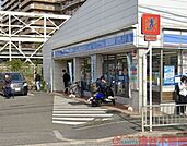 ローソン茨木上穂積一丁目店 徒歩4分。 260m