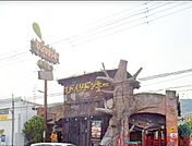 びっくりドンキー高槻店 徒歩8分。 610m