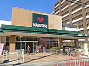 スーパーマルヤス吹田新芦屋店 徒歩11分。 840m