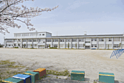 小学校「岩倉東小学校まで200ｍ」