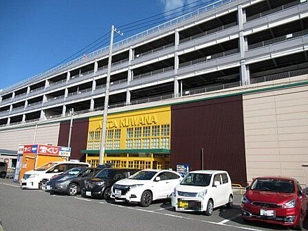 アピタ 桑名店 営業時間 9:00〜21:00街中にあるのに駐車場が広く無料で利用できます。毎週金曜日はカード会員の方5%OFFでお買い物ができるので、かしこくお買い物♪ 680m