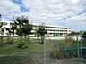 周辺：立教小学校　三岐鉄道北勢線「西桑名駅」から立教小学校まで徒歩約16分。学校の近くには九華公園があり、自然豊かな地域です。 420m