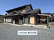 坂を上がったところに建っています。南側に建物がないので開放的でとても日当たりが良いです。