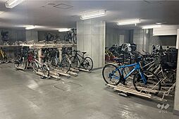 屋内に設けられた駐輪場