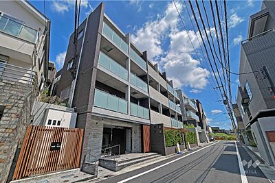 外観:ラグシスヒルズ三軒茶屋の外観(南西側から) 外観:ラグシスヒルズ三軒茶屋の外観(南西側から)