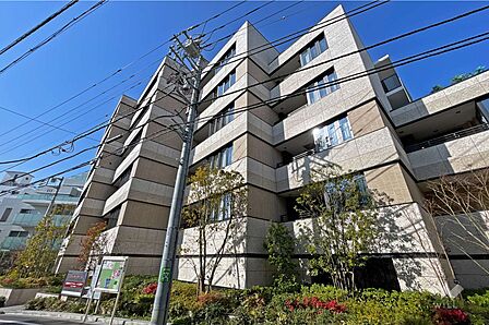 パークナード代官山の外観(東側から)