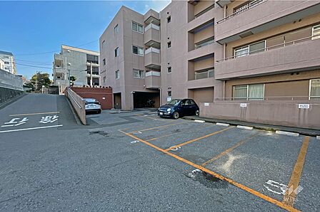 敷地内駐車場(屋外平面式)