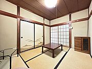 あると嬉しい和室◎来客時やお子様の遊び場としても重宝しそうです。