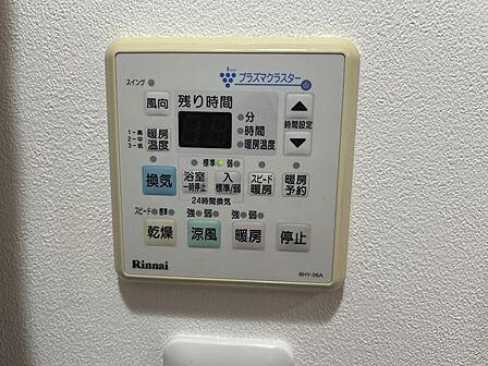 浴室換気乾燥暖房機付きで、雨の日の洗濯も安心。冬は暖かく、カビ対策にも役立ちます。