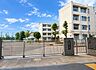 周辺：徒歩10分 地域の子どもたちが通う「勝田小学校」。身近に教育施設が整う、子育てファミリーにも嬉しい住環境が広がります。