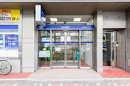■ 銀行 ■
