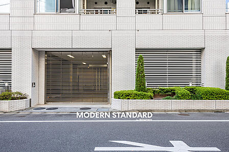 ■　駐車場出入口　■　空き状況はお問い合わせください。