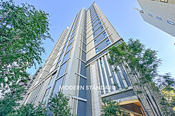 住友不動産が誇るマンションブランド「グランドヒルズ」。コンシェルジュサービスなど、上質な暮らしを約束します。