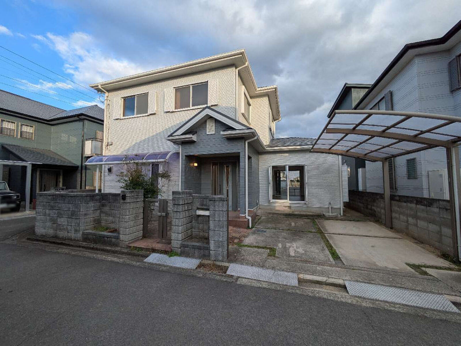 Used detached house · 4SLDK in Takamatsu, Kagawa &mdash; photo 1
