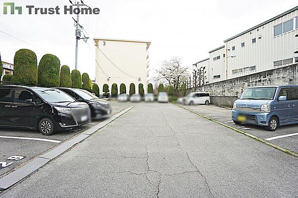 駐車場を拡大表示
