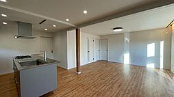 北見市西三輪2丁目　中古住宅 2LDKのリビング/ダイニング