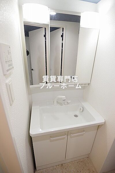 画像7:三面鏡独立洗面台！