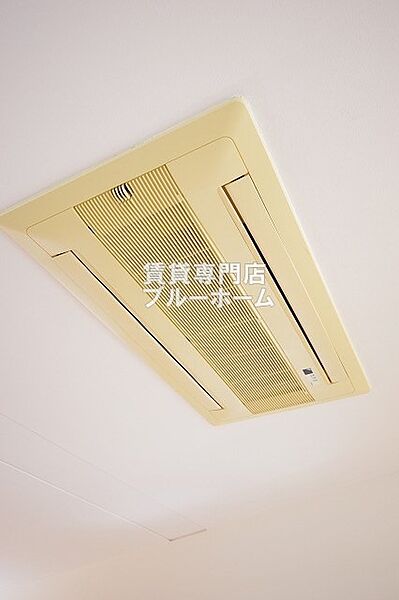 画像14:天井に備え付けられているエアコン！