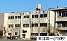 周辺：八王子市立由井第一小学校 徒歩10分。 760m
