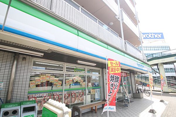 画像19:ファミリーマート　堀田駅前店