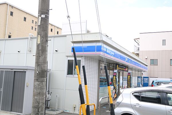 ローソン　陽明小学校前店