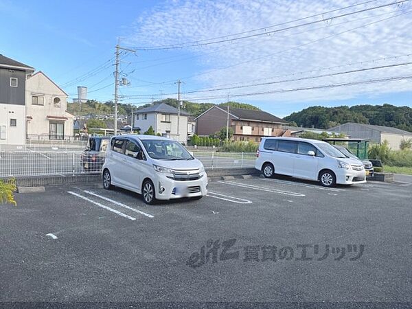 画像13:駐車場