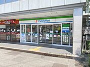 ファミリーマート　近鉄新田辺駅前店まで140メートル