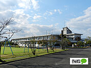 小学校「近江八幡市立北里小学校まで912m」