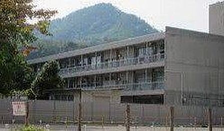 山王小学校 700m