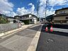 外観：前面道路含む現地写真