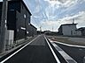 外観：前面道路含む現地写真