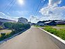 外観：前面道路含む現地写真