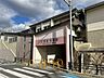 周辺：【駅】牧落駅まで約950ｍ（徒歩12分）です。箕面方面（上り）・石橋阪大・梅田（下り）方面駅への便は、ともに朝5時台から運行しています。