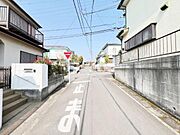 前面道路を含めた現地写真です。