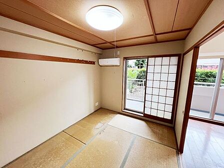 和室スペースです。畳のお部屋は寛げる空間ですね。