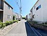 外観：前面道路を含めた現地写真です。