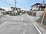 外観：前面道路を含めた現地写真です。