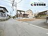 外観：前面道路を含めた現地写真です。ぜひ周辺環境も併せてご覧ください。