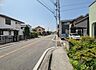 外観：前面道路を含めた現地写真です。