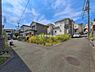 外観：前面道路を含めた現地写真です。