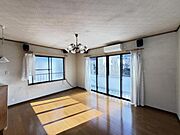 家族団らんの場所としてゆったりと居心地の良いリビングです。
