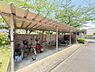 その他：屋根付きの駐輪場は嬉しいですね。