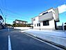 外観：前面道路を含めた現地写真です。