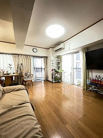 リビング/ダイニング 角の部屋「エイト大森ハイツ」大森本町Selection 5階/-