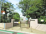 ◇通学路は穏やかな住宅街の中の道なので、お子さんの通学も安心。
