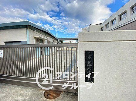 尼崎市立難波小学校 徒歩3分。 200m